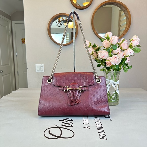 Gucci Handbags - Gucci GG Logo Printed Large Emily Chain Shoulder Bag